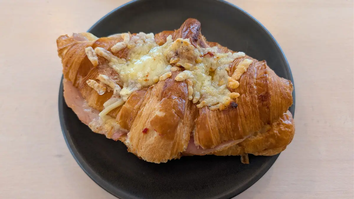 Elite Café and Patisserie – patisserie in Batley town centre